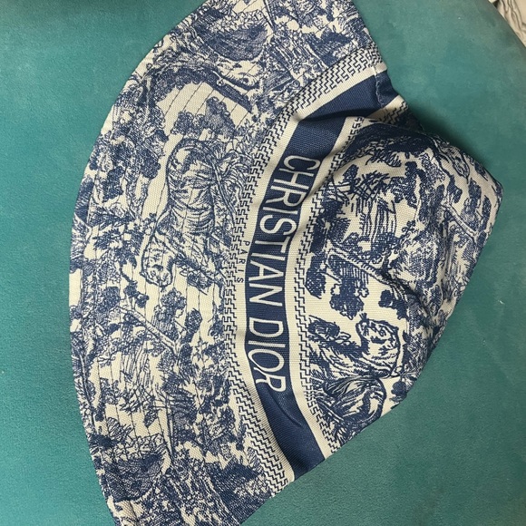 Accessories - Vintage/Old Bucket Hat